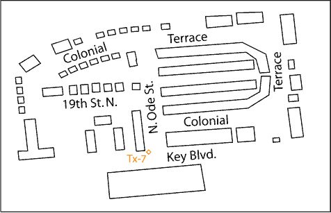 Figura 2: Vista en planta de la zona de Colonial Terrace en Rosslyn con la ubicación de los edificios, el nombre de la calle y el emplazamiento del transmisor 7.